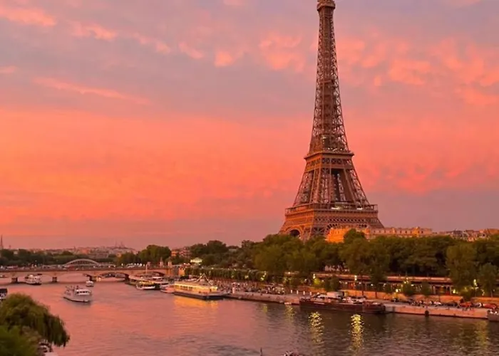 Place A Quelques Pas Du Musee Du Louvre Au Centre De ホームステイ *