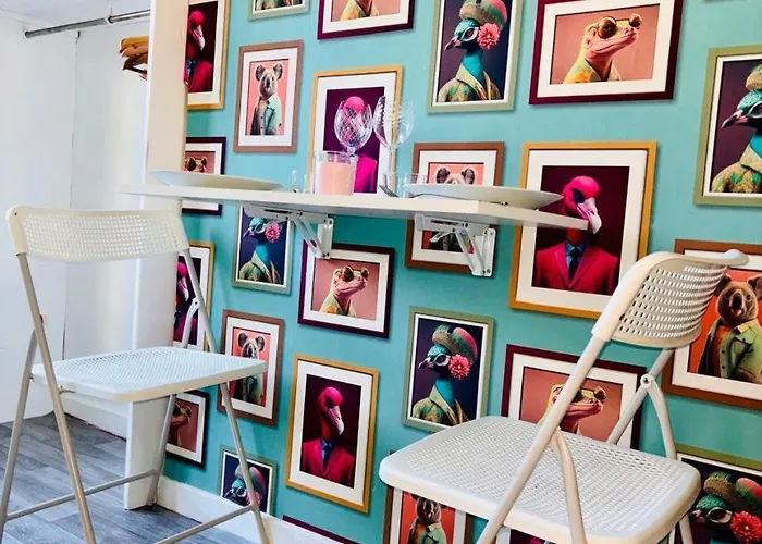 Place A Quelques Pas Du Musee Du Louvre Au Centre De *