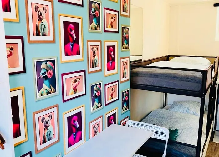 Place A Quelques Pas Du Musee Du Louvre Au Centre De