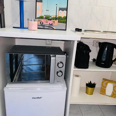 Place A Quelques Pas Du Musee Du Louvre Au Centre De